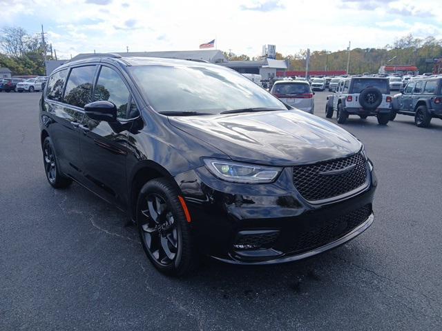 new 2026 Chrysler Pacifica car, priced at $51,627