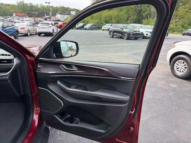 used 2022 Jeep Grand Cherokee car, priced at $31,944