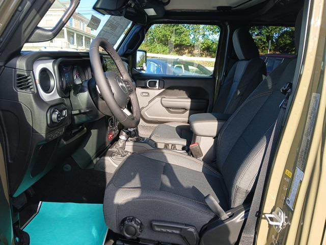 new 2025 Jeep Gladiator car, priced at $45,879