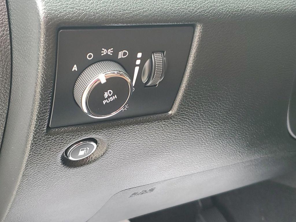 used 2021 Jeep Grand Cherokee car, priced at $31,900