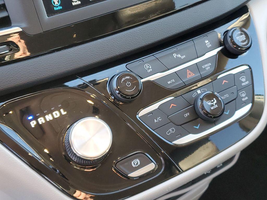 used 2020 Chrysler Pacifica car, priced at $15,895