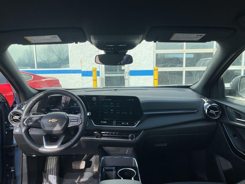 used 2025 Chevrolet Equinox car, priced at $29,887