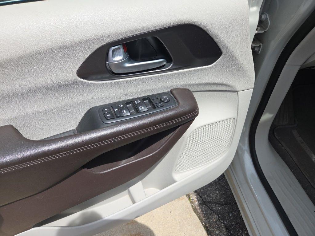used 2017 Chrysler Pacifica car, priced at $14,200