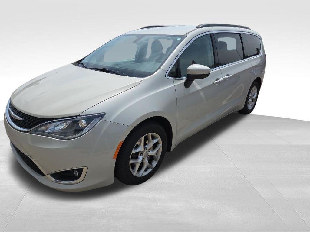 used 2017 Chrysler Pacifica car, priced at $14,200