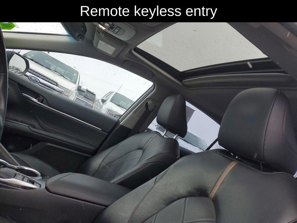 used 2018 Toyota Camry Hybrid car, priced at $16,500