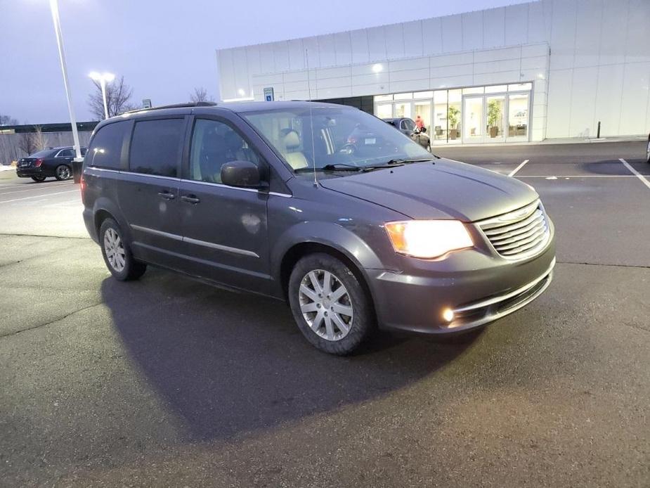 2016 Chrysler Town & Country, used, 16,000 VIN