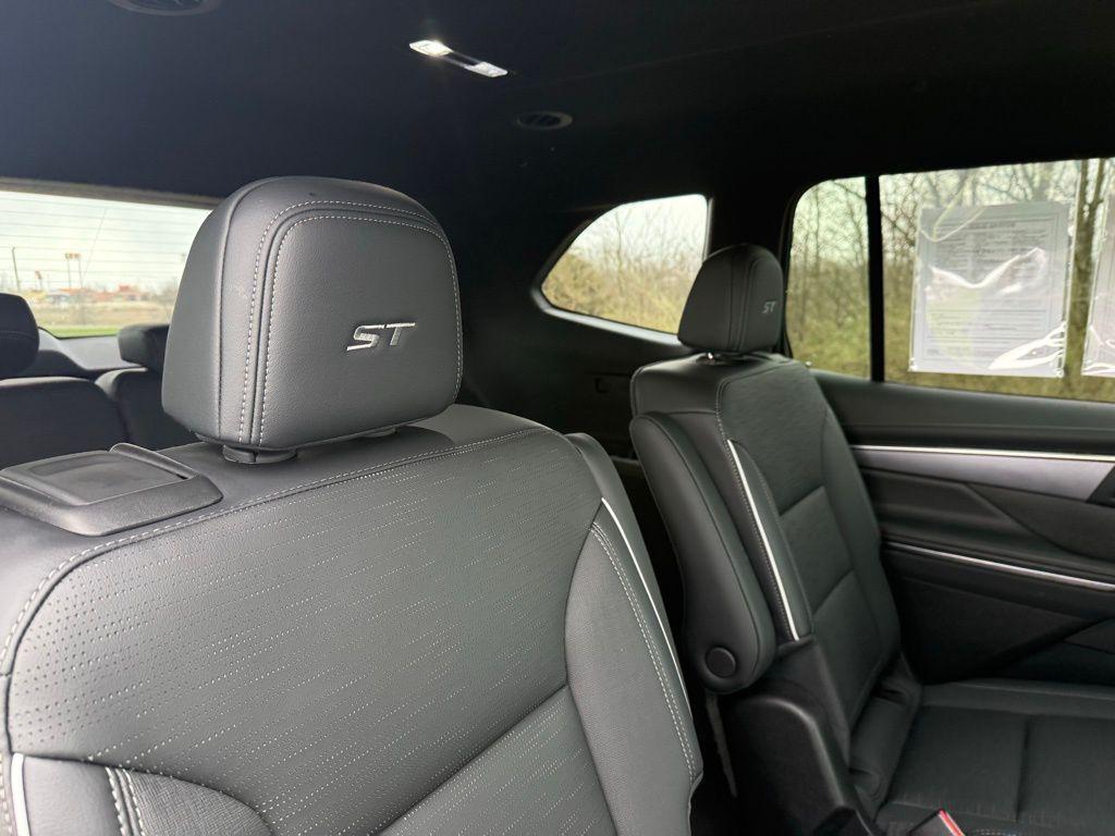 used 2025 Buick Enclave car, priced at $38,513