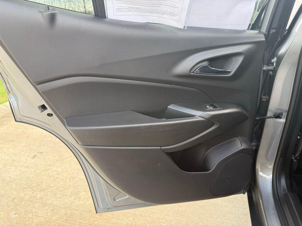 used 2025 Chevrolet Trax car, priced at $21,057