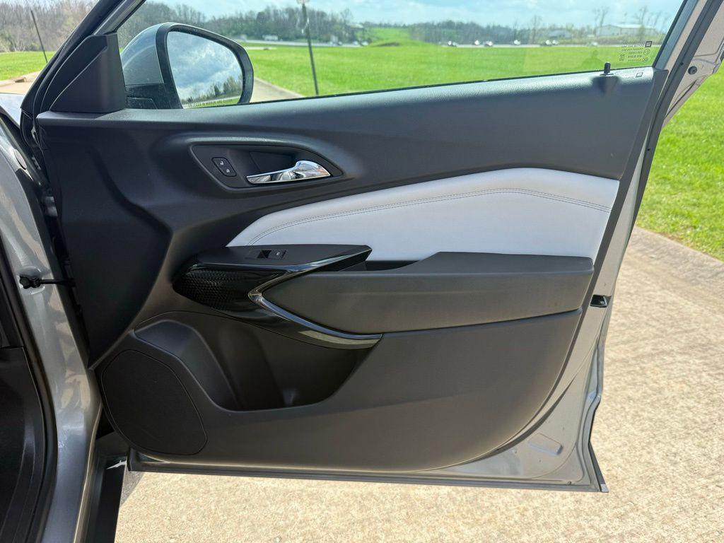 used 2025 Chevrolet Trax car, priced at $21,057