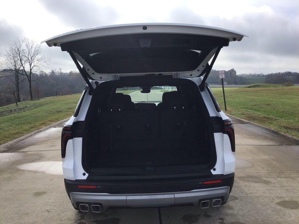 new 2026 Chevrolet Traverse car, priced at $40,159