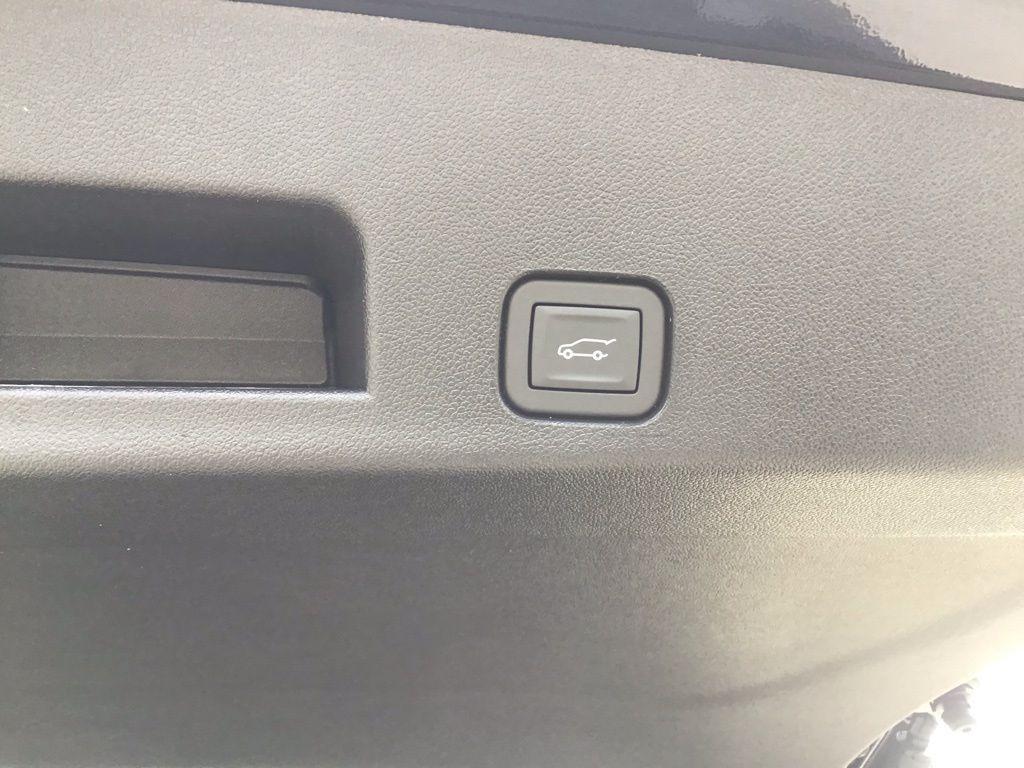 new 2026 Chevrolet Traverse car, priced at $54,561