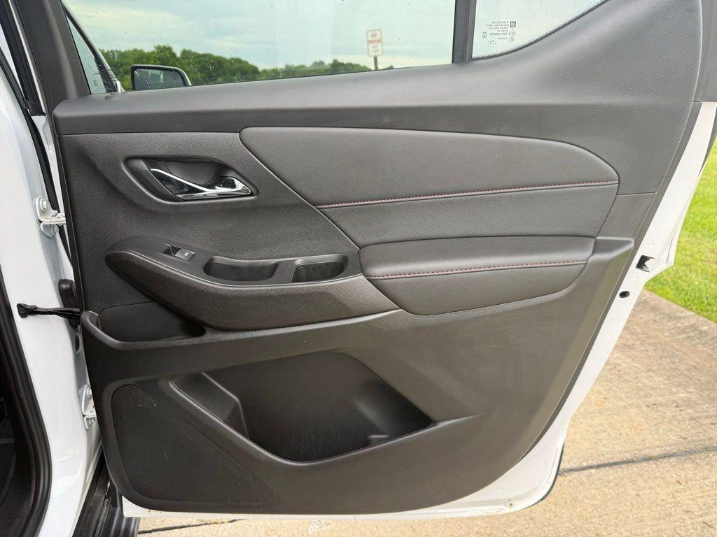 used 2023 Chevrolet Traverse car, priced at $34,719