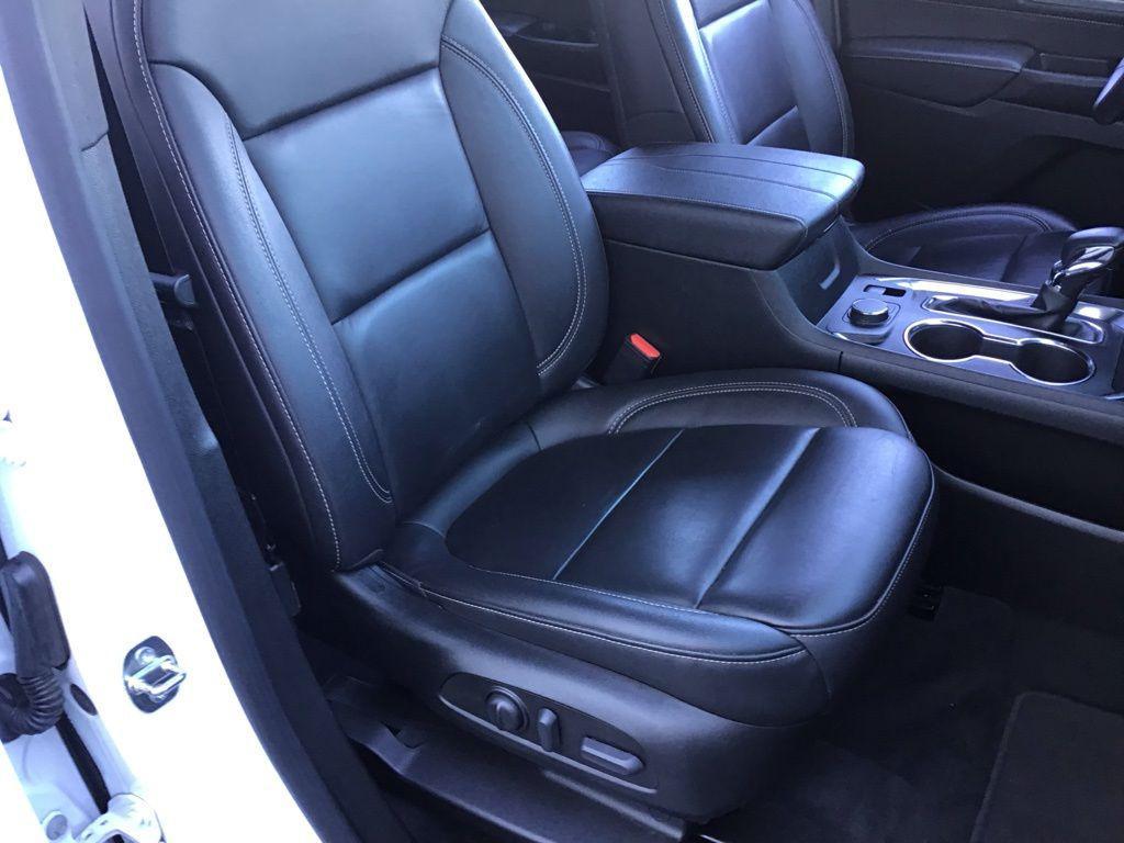 used 2023 Chevrolet Traverse car, priced at $28,410