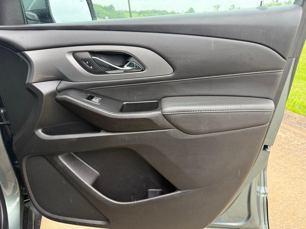 used 2023 Chevrolet Traverse car, priced at $27,474