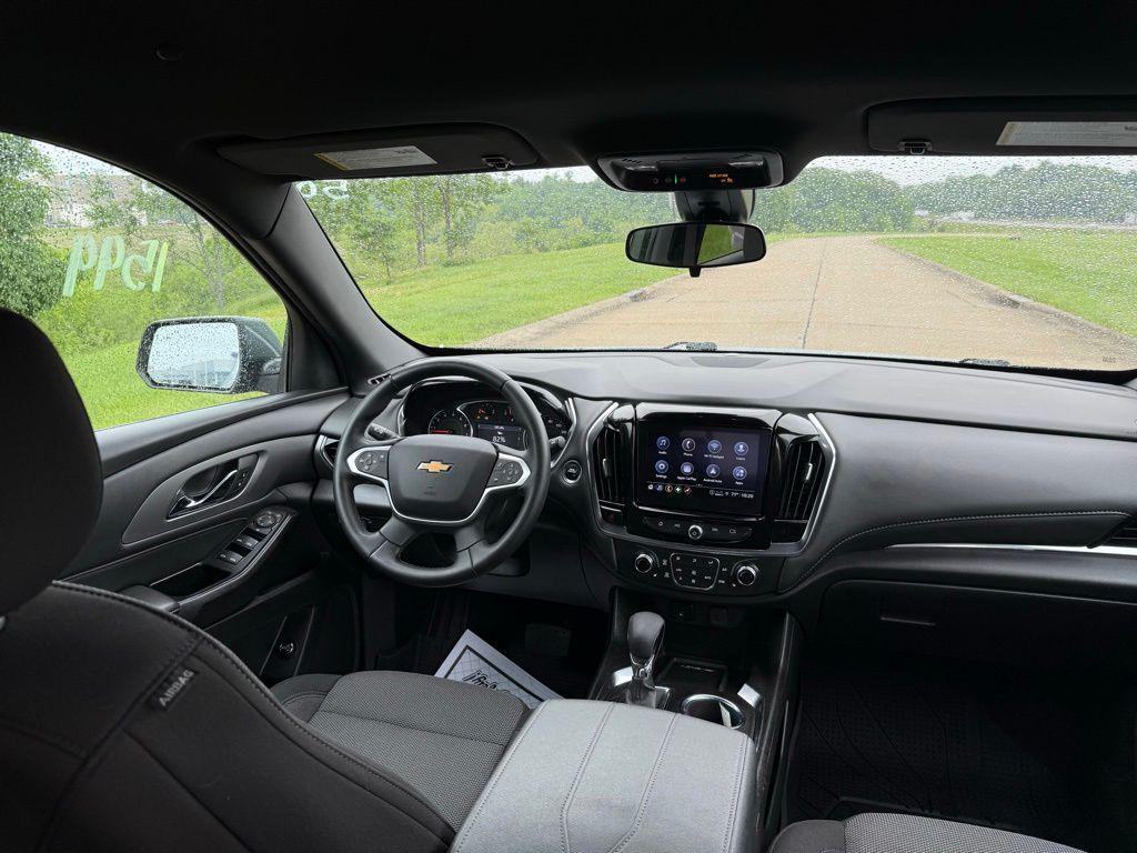 used 2023 Chevrolet Traverse car, priced at $27,474