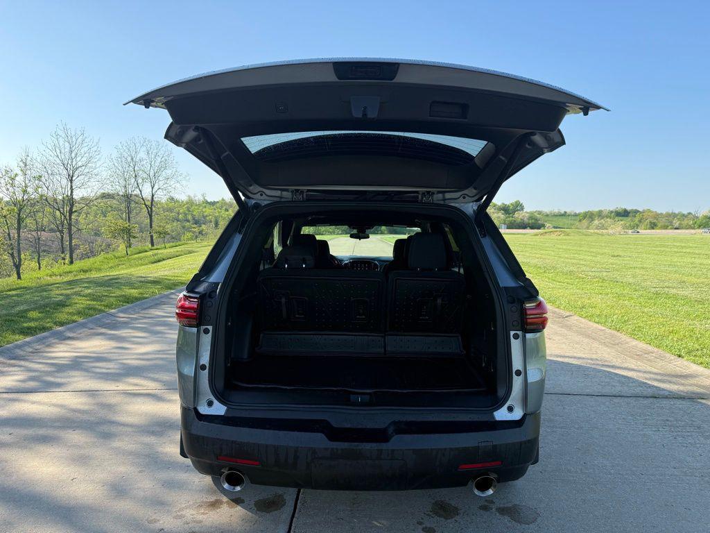 used 2023 Chevrolet Traverse car, priced at $29,733