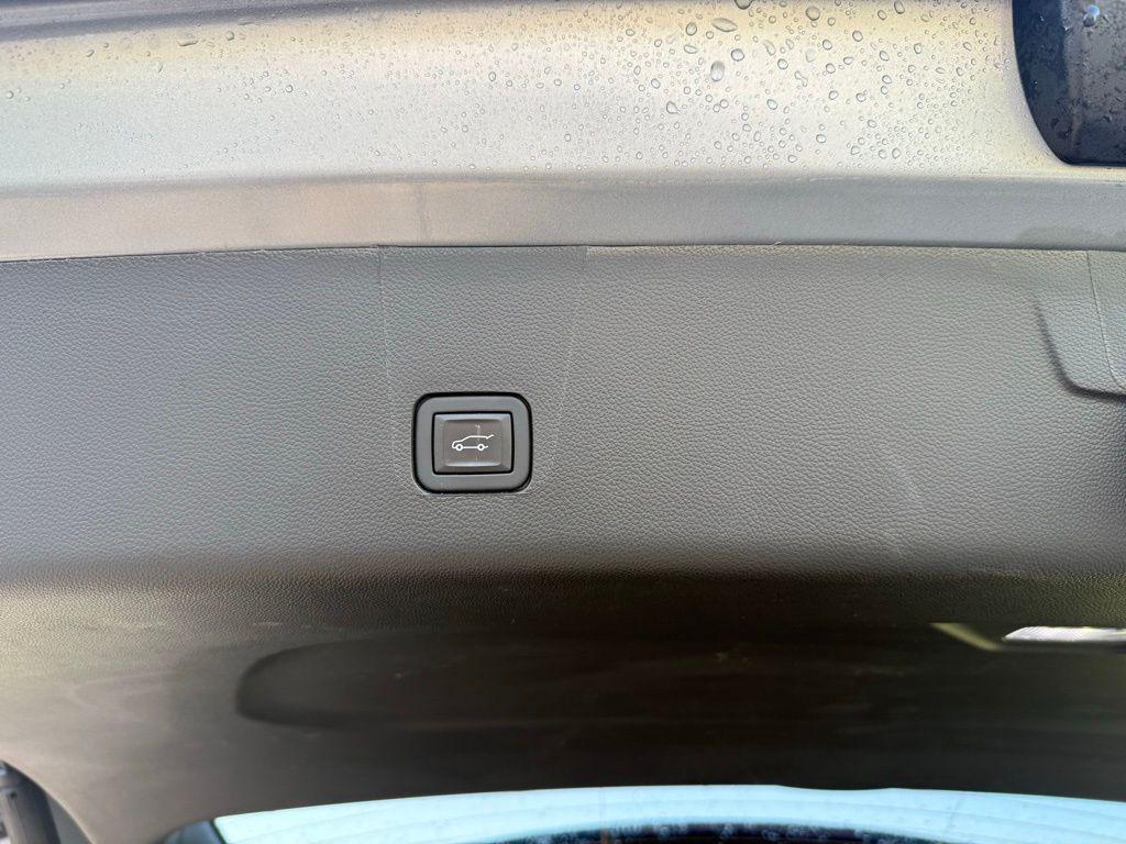 used 2023 Chevrolet Traverse car, priced at $29,733