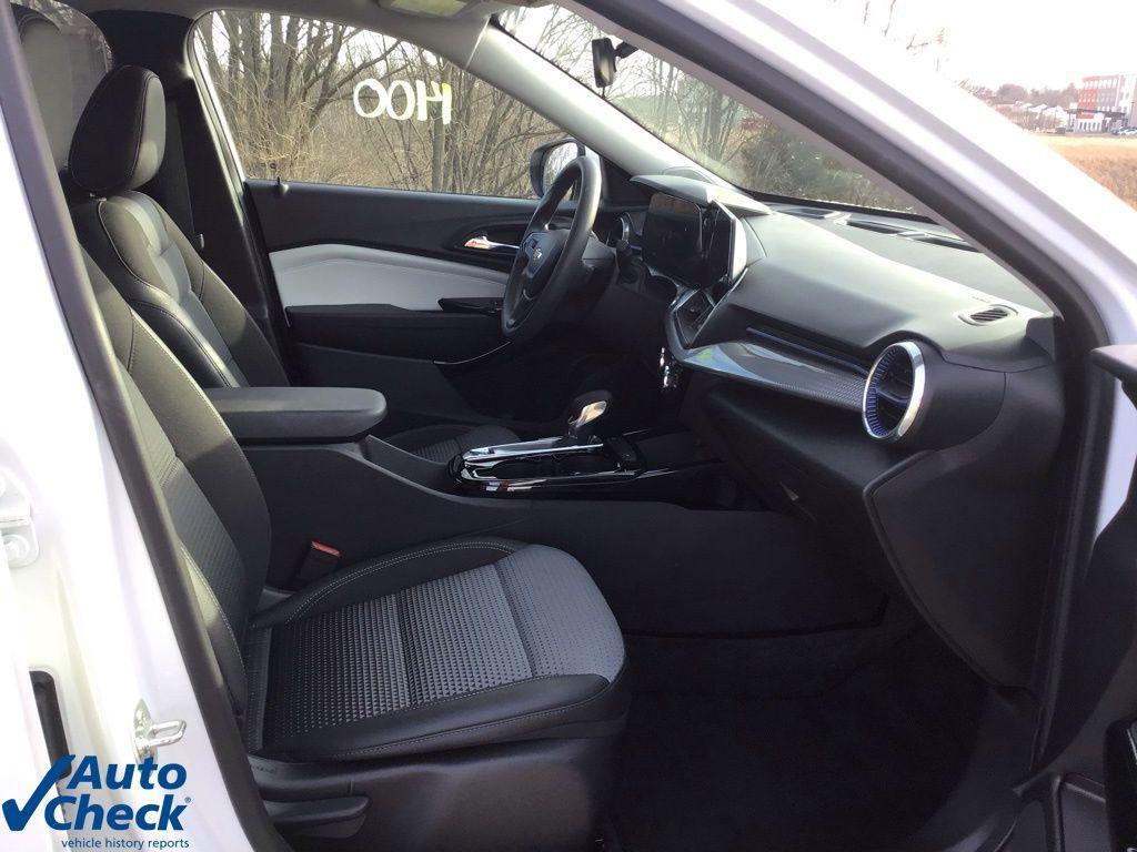 used 2025 Chevrolet Trax car, priced at $20,283