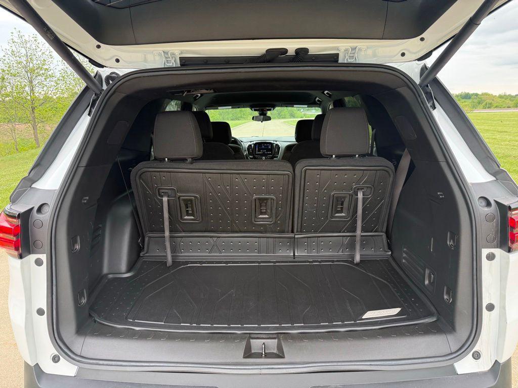 used 2023 Chevrolet Traverse car, priced at $28,097