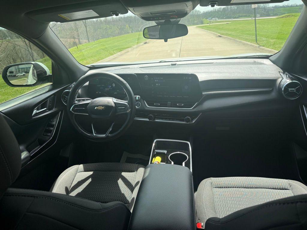 used 2025 Chevrolet Equinox car, priced at $25,915