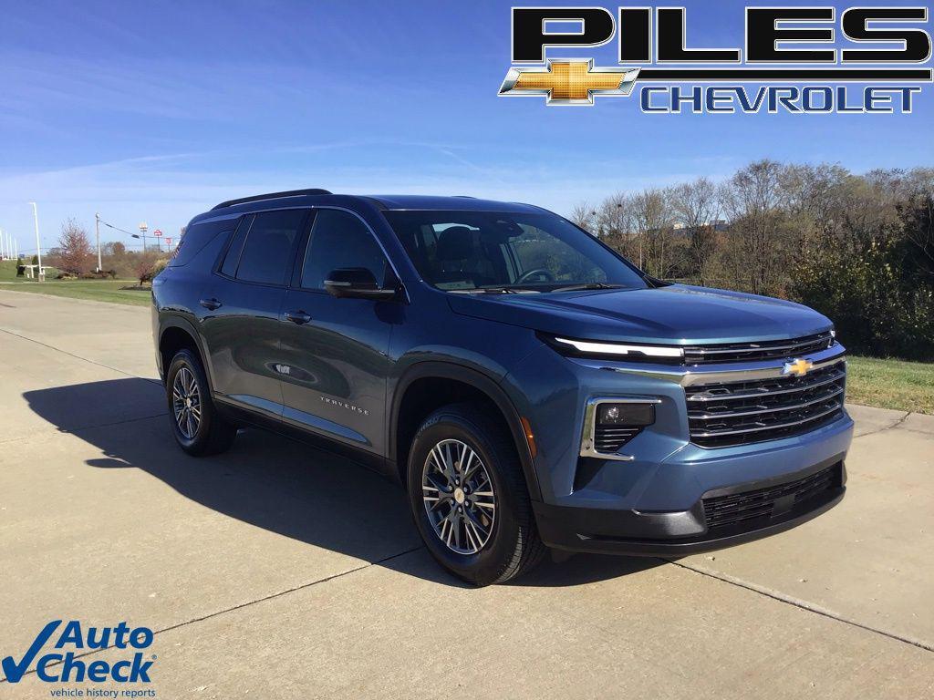 used 2024 Chevrolet Traverse car, priced at $31,859