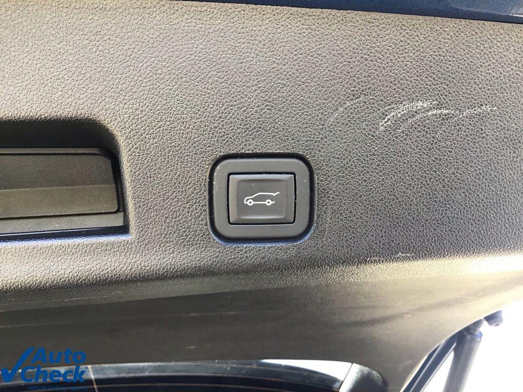 used 2024 Chevrolet Traverse car, priced at $31,859