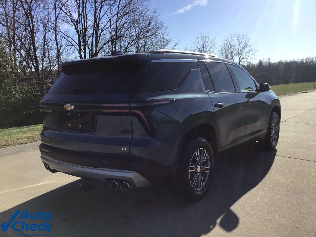 used 2024 Chevrolet Traverse car, priced at $31,859