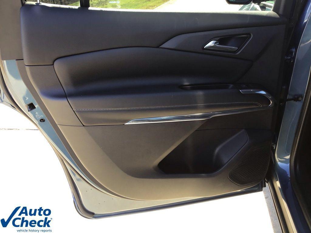 used 2024 Chevrolet Traverse car, priced at $31,859