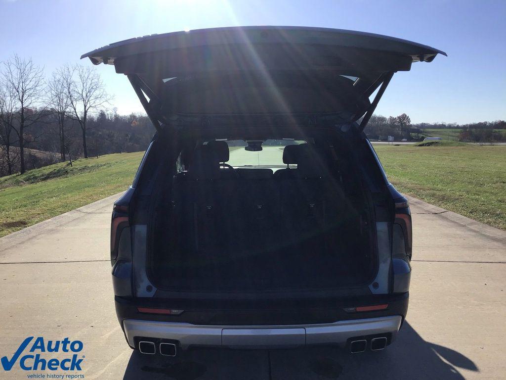 used 2024 Chevrolet Traverse car, priced at $31,859