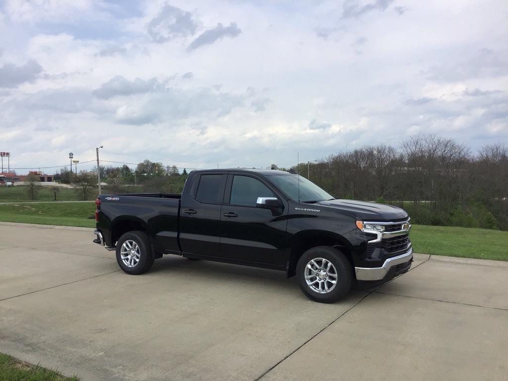 new 2025 Chevrolet Silverado 1500 car, priced at $42,195