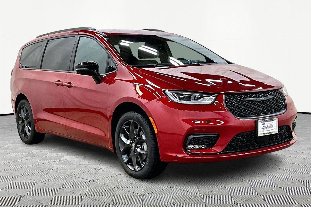 new 2026 Chrysler Pacifica car, priced at $43,867