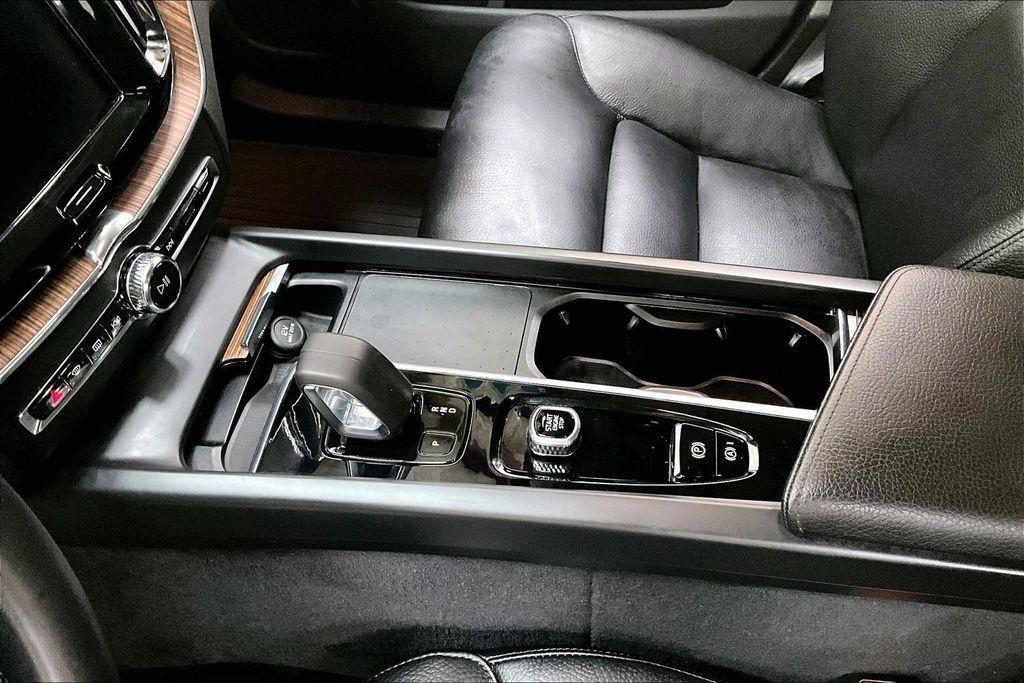 used 2022 Volvo XC60 car, priced at $28,900