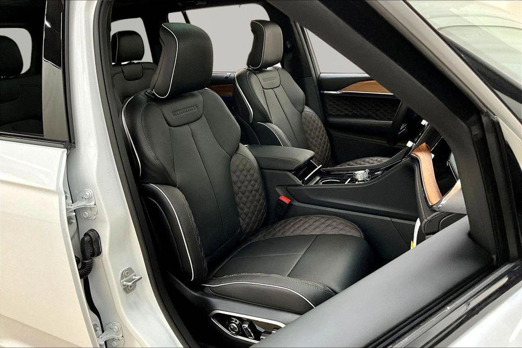new 2026 Jeep Grand Cherokee car, priced at $61,303