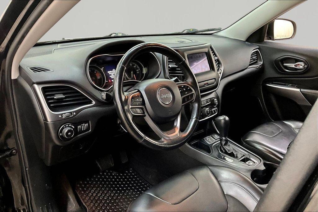 used 2019 Jeep Cherokee car, priced at $13,490