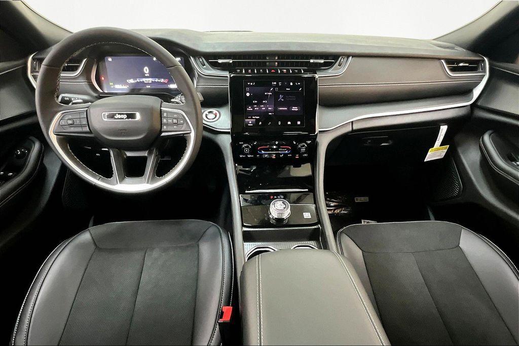 new 2025 Jeep Grand Cherokee L car, priced at $41,176