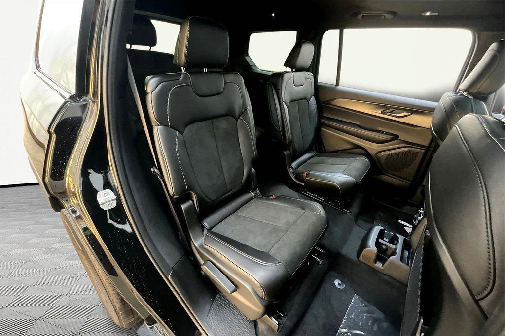 new 2025 Jeep Grand Cherokee L car, priced at $41,176