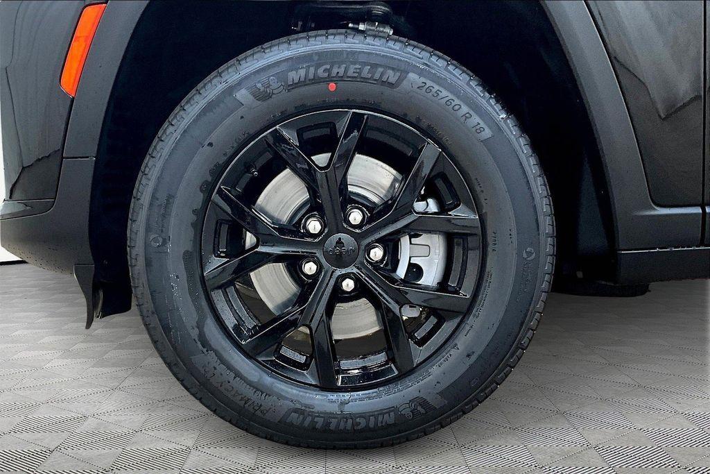 new 2025 Jeep Grand Cherokee L car, priced at $41,176