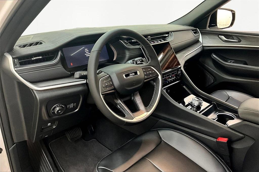 new 2025 Jeep Grand Cherokee car, priced at $46,805