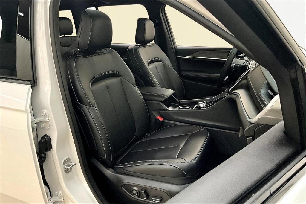 new 2025 Jeep Grand Cherokee car, priced at $46,805