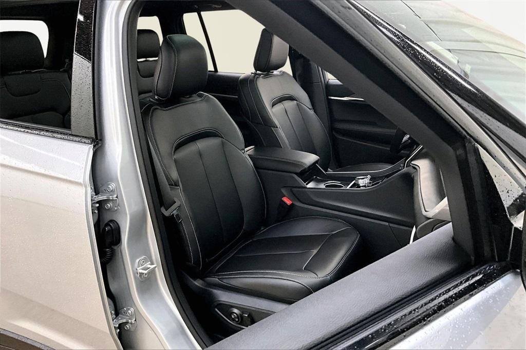 new 2025 Jeep Grand Cherokee car, priced at $49,730