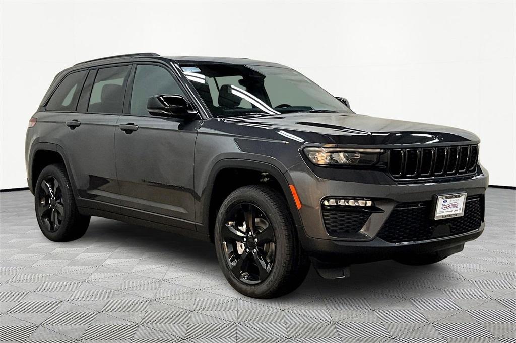 new 2025 Jeep Grand Cherokee car, priced at $47,990