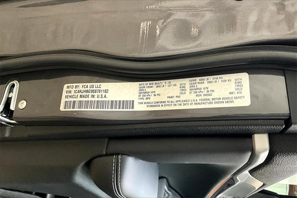 new 2025 Jeep Grand Cherokee car, priced at $47,990