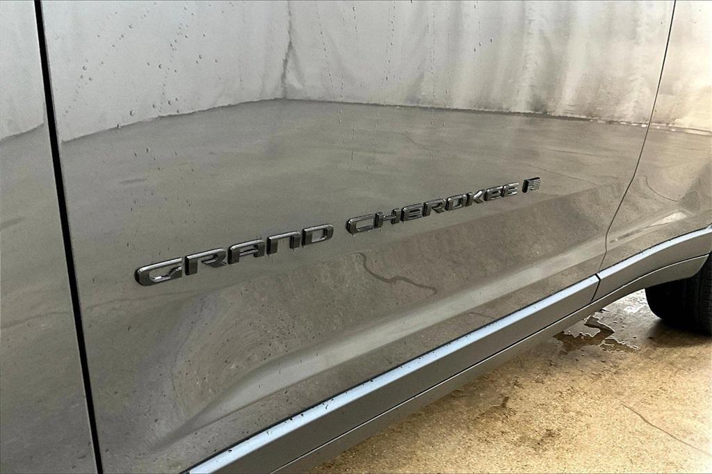 new 2025 Jeep Grand Cherokee car, priced at $47,990