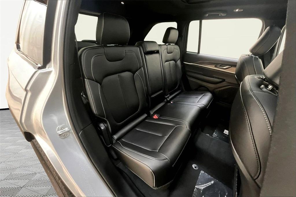 new 2025 Jeep Grand Cherokee car, priced at $46,878