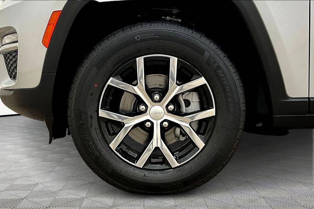 new 2025 Jeep Grand Cherokee car, priced at $42,940