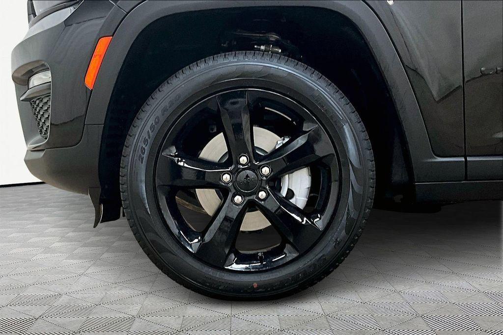 new 2025 Jeep Grand Cherokee car, priced at $46,591