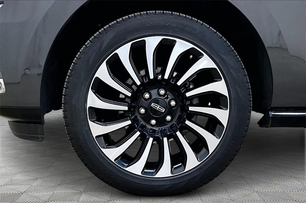 used 2024 Lincoln Navigator car, priced at $76,900