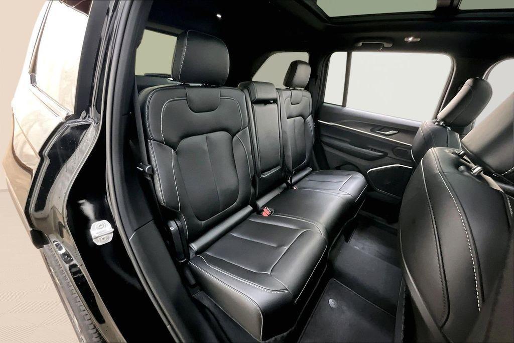 new 2026 Jeep Grand Cherokee car, priced at $50,470