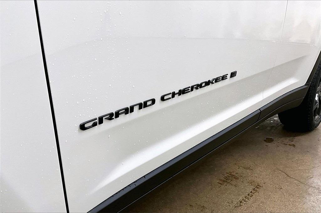 new 2025 Jeep Grand Cherokee car, priced at $49,194