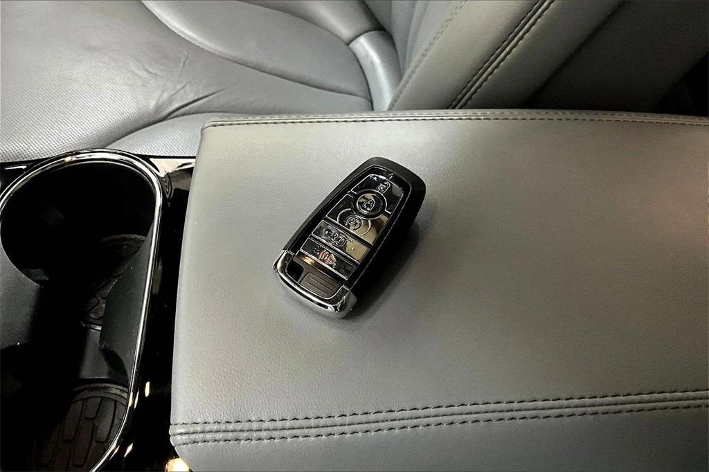 used 2022 Lincoln Nautilus car, priced at $33,500